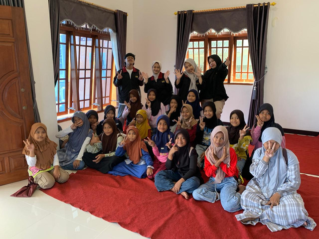 Siswa Sekolah Dasar yang Mengikutig Kegiatan "English Fun Club"