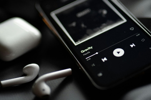 Ilustrasi Makna Lagu Fearless LE SSERAFIM, Unsplash/Filip