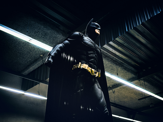 Ilustrasi urutan nonton Batman. Sumber: unsplash.com/SergeKutuzov.