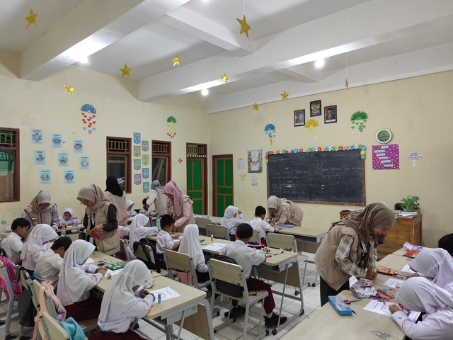 PDD KKN 05 UIN SAIZU: Pelaksanaan Daur Ulang Sampah "Sampahku Karyaku"
