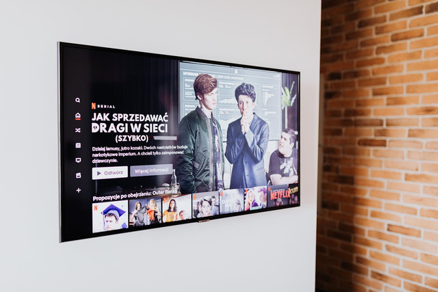 Ilustrasi TV Digital 32 inch. Foto: Unsplash