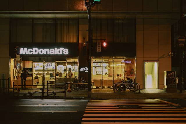 Promo McD Agustus 2025. Foto hanya ilustrasi bukan sebenarnya. Sumber foto: Pexels/Maxine Guo