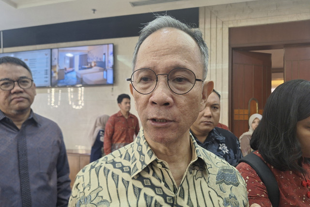 Ketua Dewan Komisioner OJK, Mahendra Siregar ditemui di Hotel Bidakara, Jakarta Selatan, Selasa (12/8/2025). Foto: Argya D. Maheswara/kumparan 