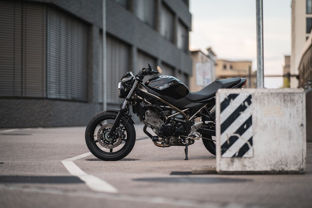 Ilustrasi KZL kode motor apa?. Foto: Unsplash/ Kajetan Sumila