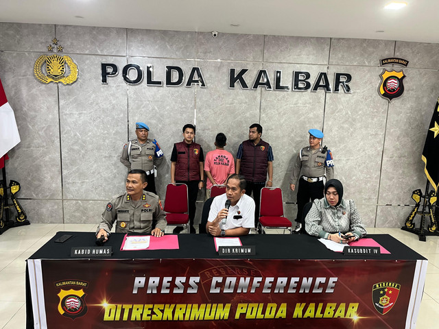 Paman tiri korban yang kini sudah ditetapkan sebagai tersangka saat dihadirkan di konferensi pers Polda Kalbar. Foto: Rabiansyah/HiPontianak