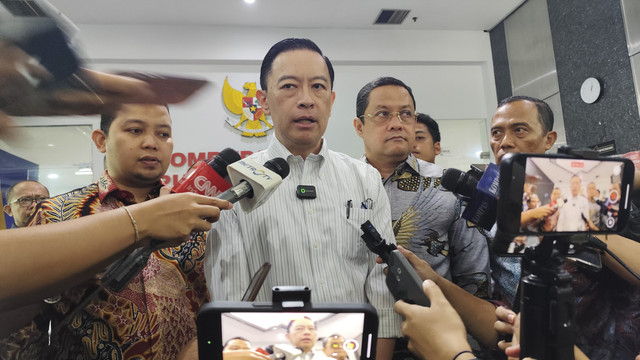 Mantan Mendag, Tom Lembong, di Kantor Ombudsman, Jakarta, Selasa (12/8/2025). Foto: Jonathan Devin/kumparan