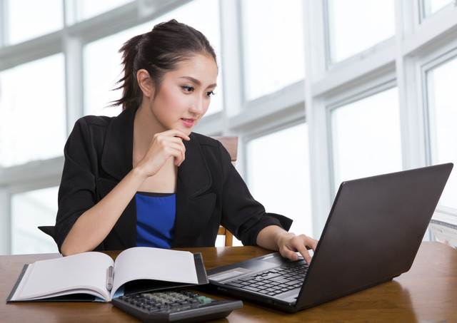 Ilustrasi perempuan sedang bekerja. Foto: Shutterstock