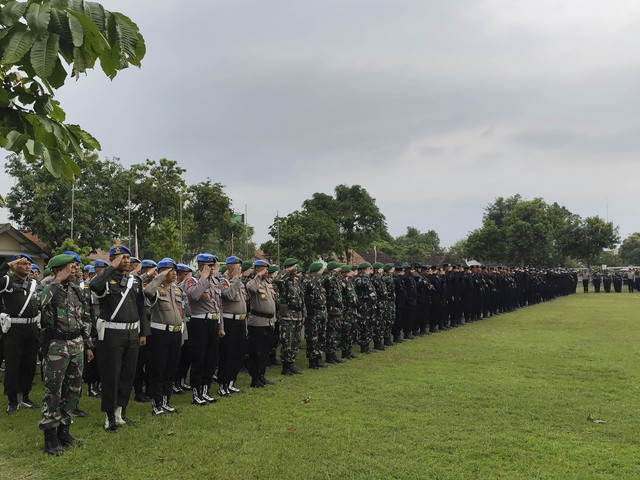 Apel gelar pasukan pengamanan demo di Mako Sat Brimob Pati, Selasa (12/8/2025). Foto: Intan Alliva/kumparan