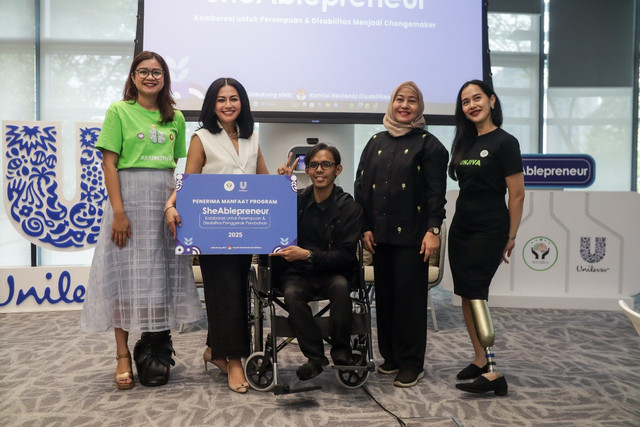 Penerima manfaat program SheAblepreneur. Foto: dok. Unilever