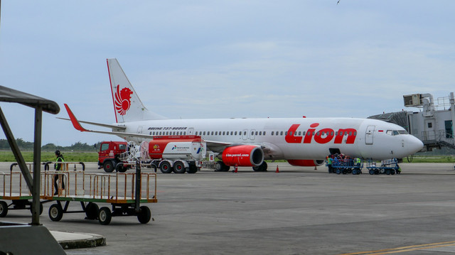 Ketentuan refund Lion Air. Foto pesawat Lion Air. Sumber: Unsplash/Fasyah Halim