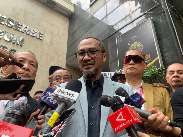 Mantan Ketua KPK Abraham Samad datangi Polda Metro Jaya, Rabu (13/8/2025). Foto: Rayyan Farhansyah/kumparan