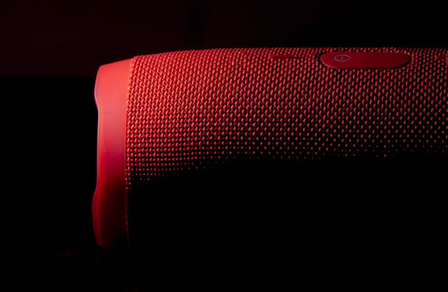 Ilustrasi speaker Bluetooth baterai awet. Foto: Ian Talmacs/Unsplash