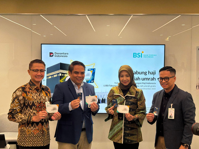 Direktur Sales & Distribution BSI, Anton Sukarna dalam peluncuran tabungan haji berhadiah umroh di kantor pusat BSI, Jakarta Selatan pada Rabu (13/8/2025). Foto: Argya Maheswara/kumparan