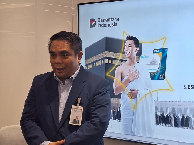 Direktur Sales & Distribution BSI, Anton Sukarna dalam peluncuran tabungan haji berhadiah umroh di kantor pusat BSI, Jakarta Selatan pada Rabu (13/8/2025). Foto: Argya Maheswara/kumparan