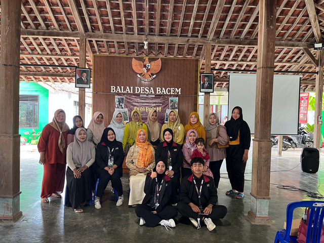 Kelompok PMM 03 Universitas Muhammadiyah Malang (UMM) bersama masyarakat Desa BACEM