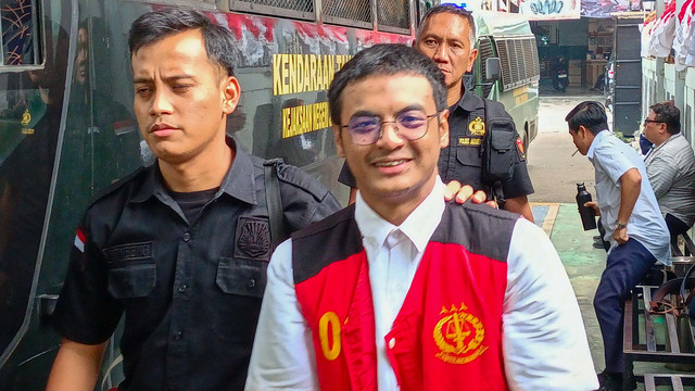 Terdakwa Kasus Dugaan Asusila, Vadel Badjideh, Tiba di Pengadilan Negeri Jakarta Selatan
Foto: Aprilandika Pratama/kumparan