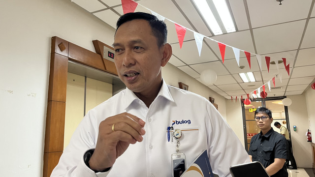 Direktur Utama Perum Bulog, Ahmad Rizal Ramdhani, saat ditemui di kantor Kemenko Pangan, Rabu (13/8/2025).  Foto: Fariza Rizky Ananda/kumparan