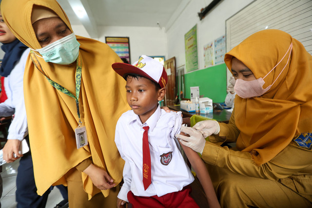Bulan Imunisasi Anak Sekolah (BIAS) di Surabaya. Foto: Diskominfo Surabaya 