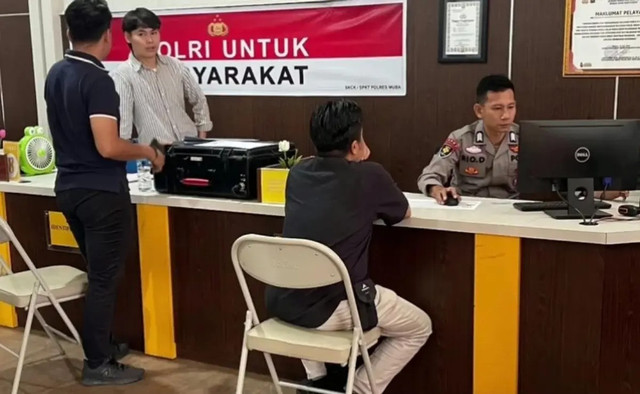 Dokter Syahpri Putra Wangsa di RSUD Sekayu, Muba saat membuat laporan di SPKT Polres Muba. Foto : Istimewa
