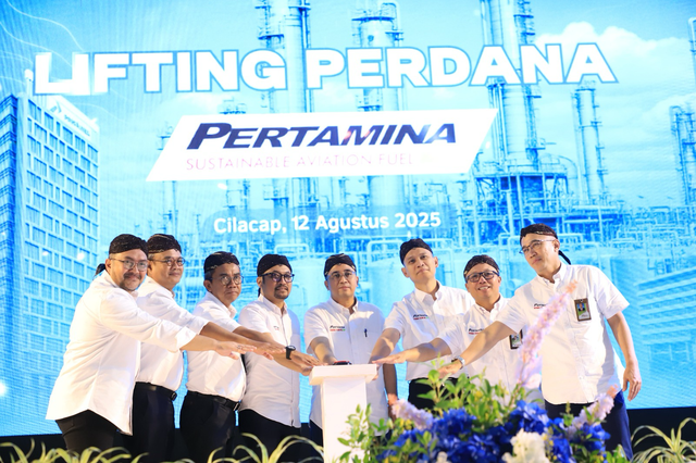 Pertamina dalam melaksanakan Lifting Perdana Sustainable Aviation Fuel (SAF) di Kilang Pertamina Cilacap, Selasa (12/8). Foto: Dok. Pertamina