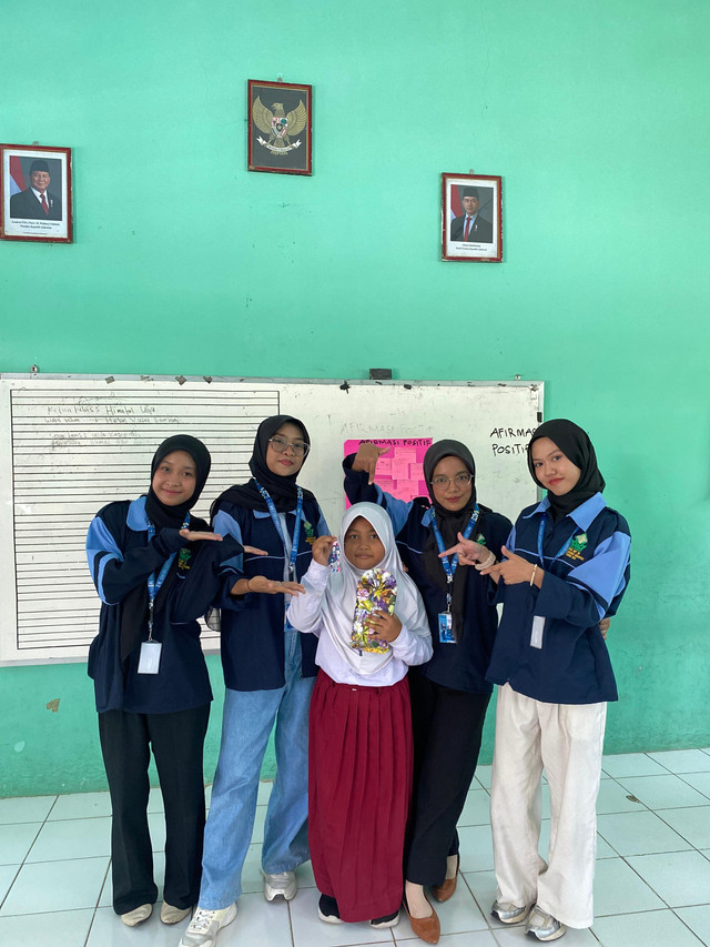 Tanya jawab tim KKN UIN Walisongo bersama siswa sd
