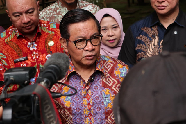 Gubernur DKI Jakarta Pramono Anung memberikan keterangan pers usai meninjau Taman Margasatwa Ragunan, Jakarta, Kamis (14/8/2025). Foto: Febria Adha Larasati/kumparan