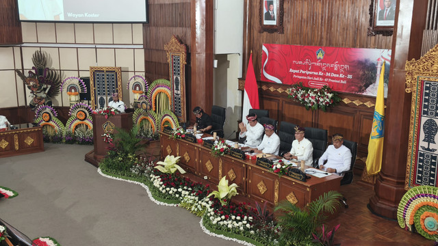 Gubernur Bali Wayan Koster saat pidato merayakan HUT ke-67 Provinsi Bali di Kantor DPRD Bali, Kota Denpasar, Bali, Kamis (14/8). Foto: Denita BR Matondang/kumparan