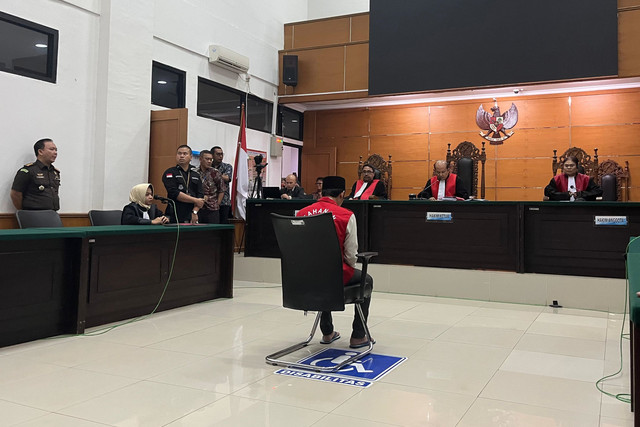 Terdakwa kasus mutilasi, Mulyana menjalani sidang dengan agenda pembacaan vonis di Pengadilan Negeri (PN) Serang, Kamis (14/8/2025). Foto: kumparan