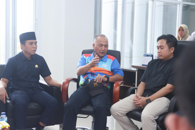 Dokter Syahpri saat bertemu dengan Sekda Muba, Apriyadi di RSUD Sekayu. Foto : Diskominfo Muba