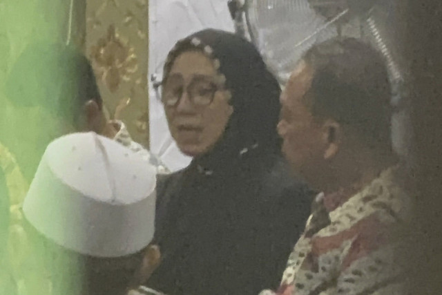 Putri Yeni alias Umi Cinta saat pertemuan di Kecamatan Mustikajaya, Kota Bekasi pada Kamis (14/8/2025). Foto: Abid Raihan/kumparan