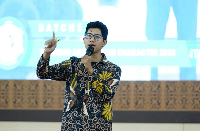 Ilustrasi sambutan ketua panitia singkat - Sumber: unsplash.com/@tinasihgusti