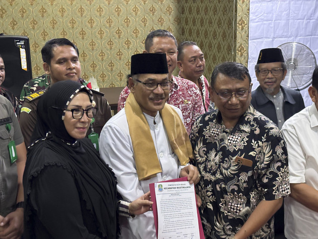 MUI Kota Bekasi putuskan tak ada penyimpangan agama di pengajian Umi Cinta. Foto: Abid Raihan/kumparan