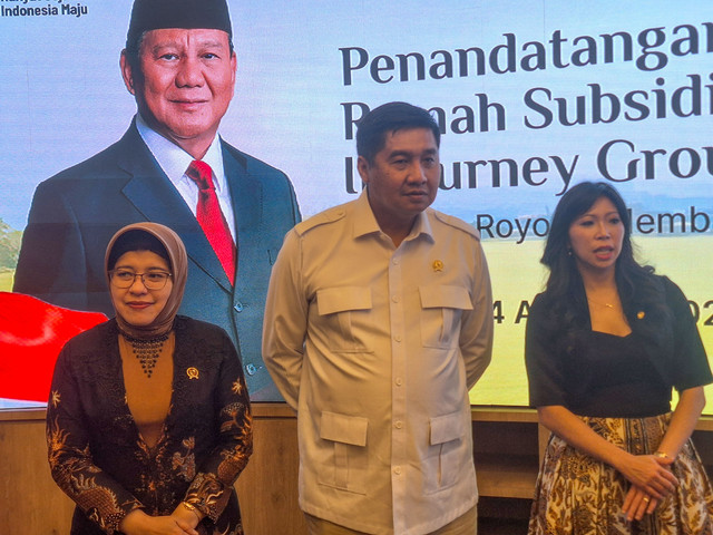 Menteri PKP Maruarar Sirait dalam serah terima 5.000 kuota FLPP untuk pegawai InJourney Group di Kantor InJourney, Jakarta Pusat pada Kamis (14/8). Foto: Argya Maheswara/kumparan