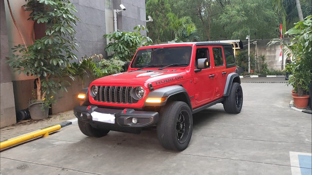 Mobil Jeep Rubicon yang disita KPK terkait suap kerja sama hutan pada Inhutani V, Kamis (14/8). Foto: Jonathan Devin/kumparan
