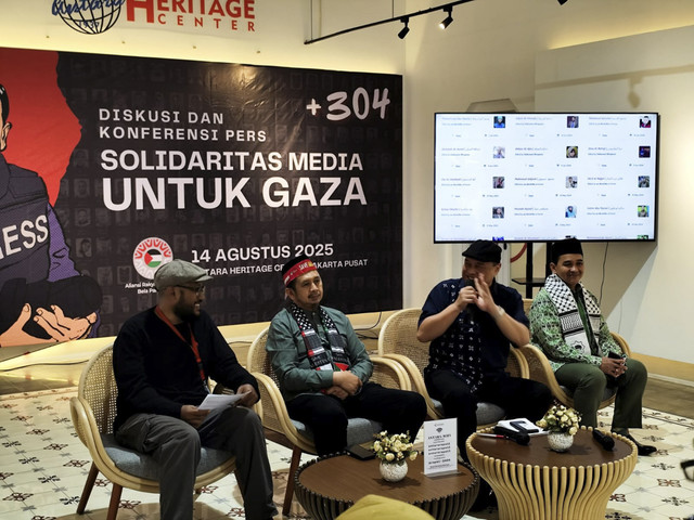 Kegiatan Solidaritas Media untuk Gaza untuk mengecam 5 wartawan yang tewas oleh Israel pada Kamis (14/8/2025). Foto: Rachmadi Rasyad/kumparan