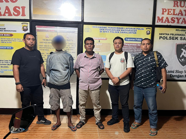 Pelaku pemukulan saat berada di Mapolres Bengkayang. Foto: Dok. Polres Bengkayang 