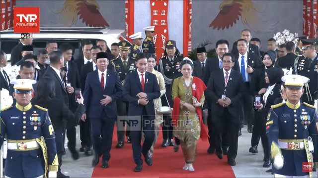 Wakil Presiden RI, Gibran Rakabuming Raka bersama Ketua DPP PDIP Puan Maharani menghadiri Sidang Tahunan MPR dan Sidang Bersama DPR dan DPD Tahun 2025 di gedung Parlemen, Jakarta, Jumat (15/8). Foto: YouTube/ TVR Parlemen