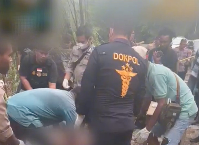 Olah TKP dan evakuasi jenazah 2 anggota Brimob di Nabire. Dok: Ist