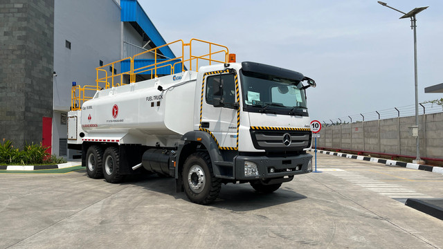 Truk Mercedes-Benz di karoseri Sigma, Cikarang. Foto: Aditya Pratama Niagara/kumparan