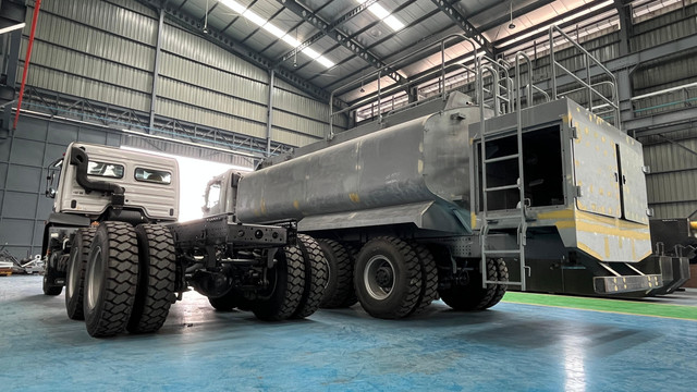 Proses pembuatan karoseri truk dari chassis sampai menggendong tangki di Sigma, Cikarang. Foto: Aditya Pratama Niagara/kumparan