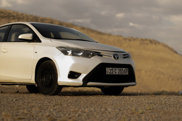Ilustrasi harga mobil Vios. Foto: Unsplash/ Haryad Art