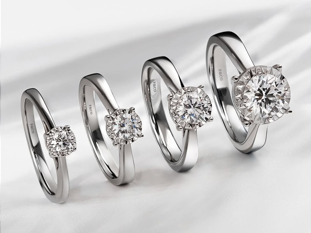 Cincin Frank & co. bertatahkan berlian alami Frank Fire. Foto: Frank & co.