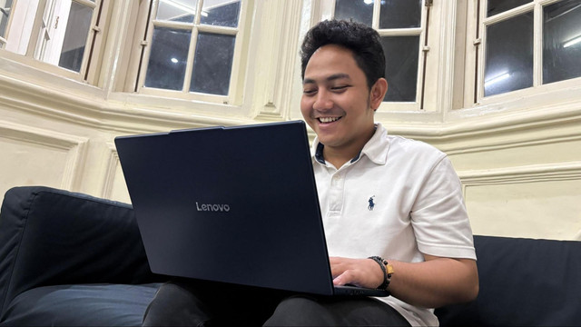 Laptop pelajar IdeaPad Slim 3 dilengkapi Accidental Damage Protection (ADP) selama 2 tahun. Foto: kumparan/Kevin S. Kurnianto