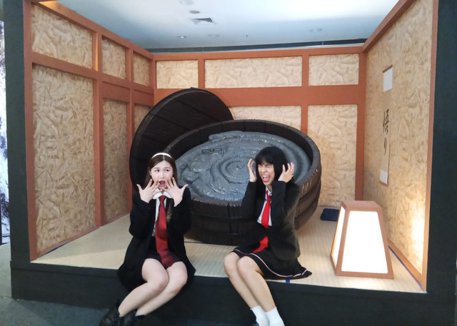 Pengunjung Junji Ito Horror House di Surabaya. Foto: Masruroh/Basra