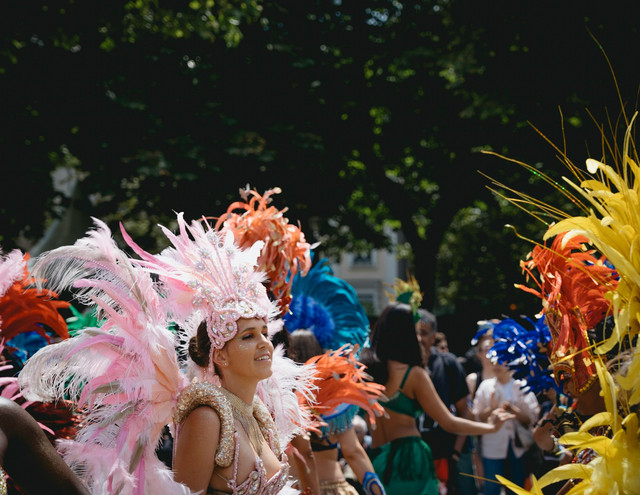 Ilustrasi cara membuat topi karnaval 17 agustus - Sumber: unsplash.com/@venusmajor