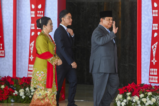 Presiden Prabowo Subianto didampingi Wakil Presiden Gibran Rakabuming dan Ketua DPR Puan Maharani saat menghadiri Sidang Paripurna DPR Pembukaan Masa Persidangan I Tahun Sidang 2025-2026 di Kompleks Parlemen, Jakarta, Jumat (15/8/2025). Foto: Dhemas Reviyanto/ANTARA FOTO