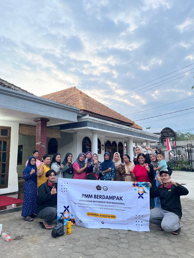 Foto Bersama Anggota PKK Desa Pojok