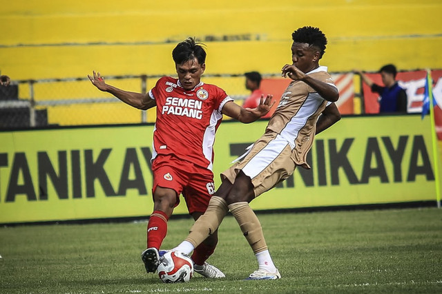Semen Padang melawan Dewa United dalam pertandingan BRI Super League 2025/2026. Foto: Instagram/ @semenpadangfcid