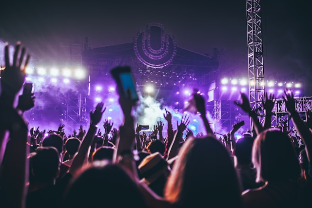Rundown Merdeka Fest 2025. Foto hanyalah ilustrasi, bukan tempat yang sebenarnya. Sumber: Unsplash/Hanny Naibaho