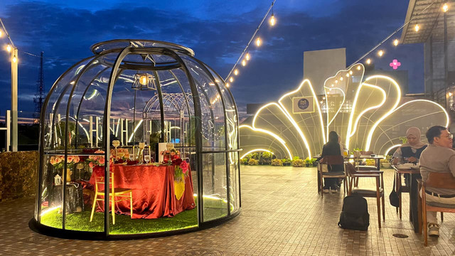 Dome untuk dinner spesial di area View Point Rooftop & Cafe Hotel Maestro Pontianak di lantai 5. Foto: Alycia Tracy Nabila/Hi!Pontianak